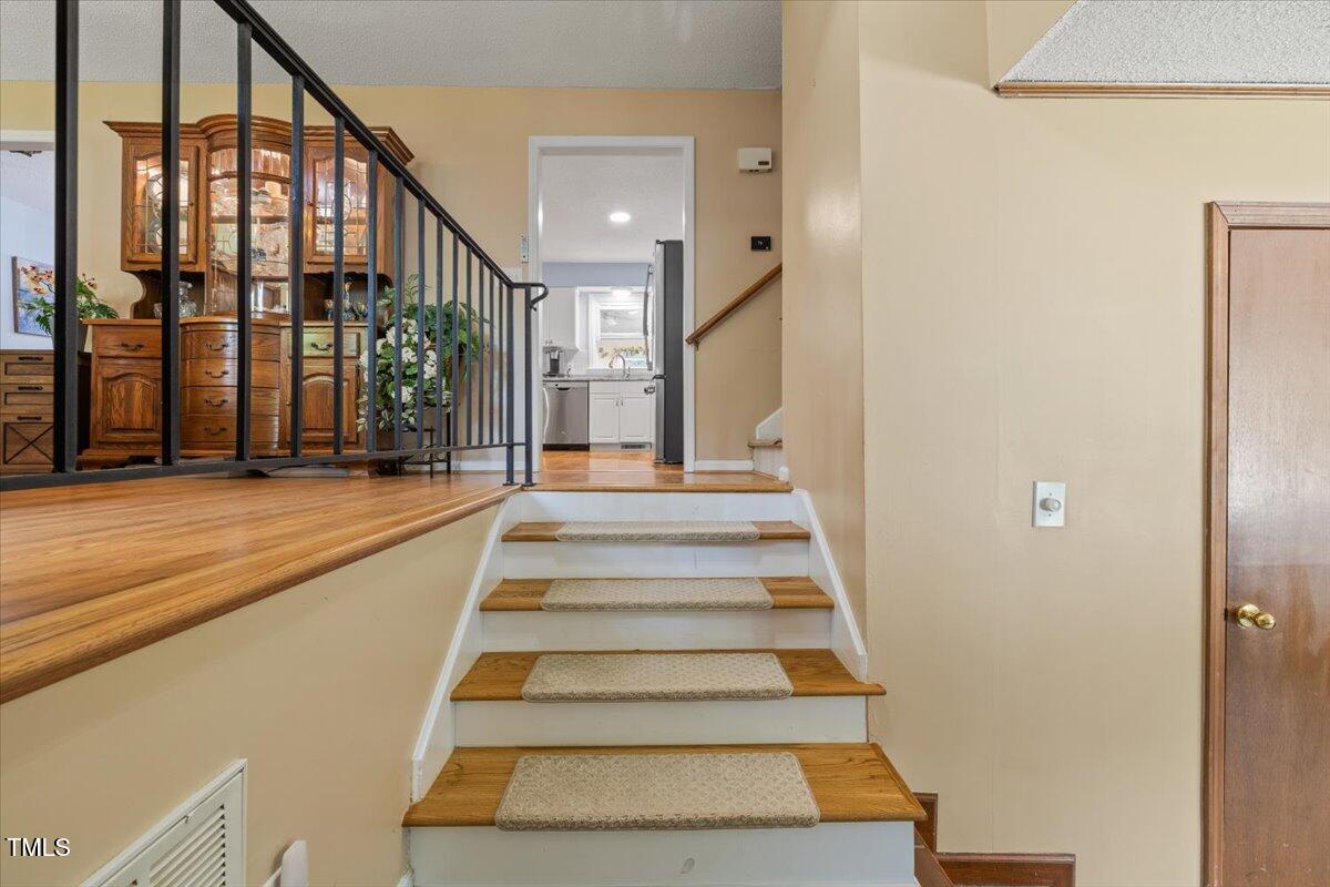 2020 Port Royal Road Raleigh, NC 27609 - Photo 7 of 75 Foyer