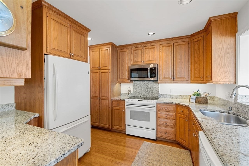 21 Kenneth Road Marblehead, MA 01945 - Photo 13 of 40