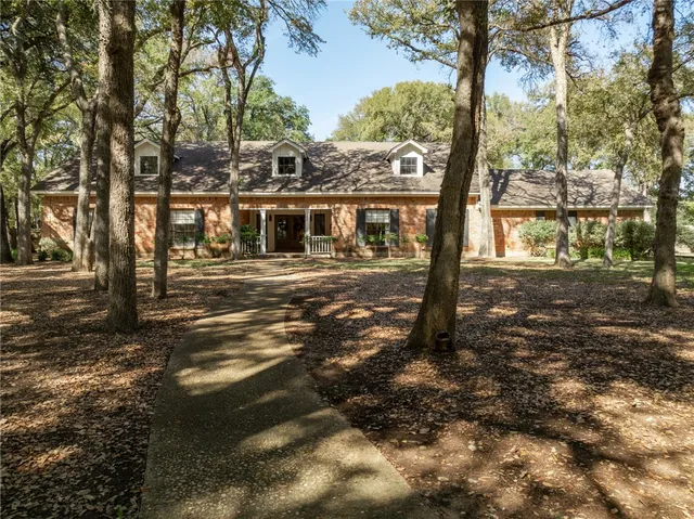 $799,900 | 270 Creek Bend Road, McGregor, TX 76657