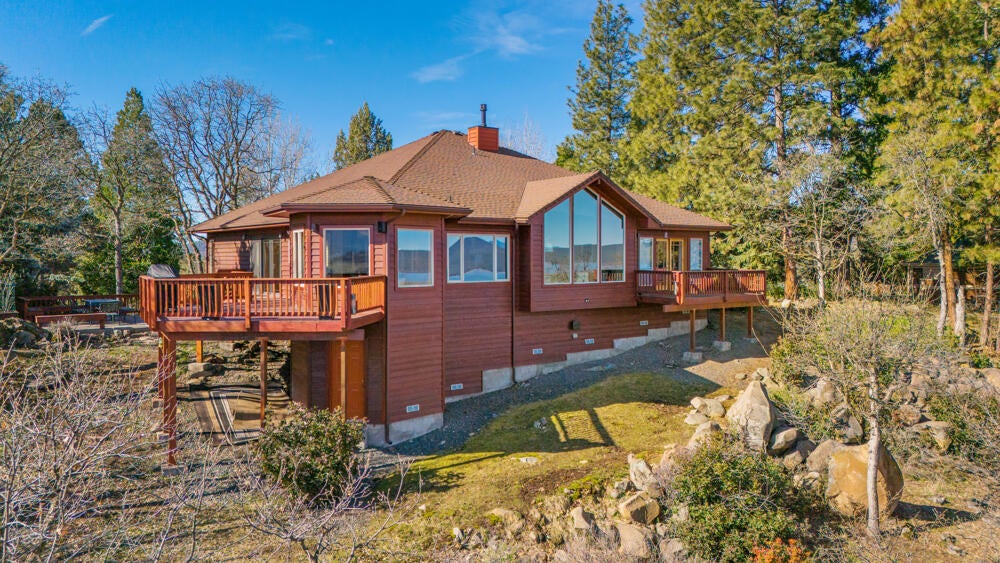 11147 Kestrel Road Klamath Falls, OR 97601 - Photo 44 of 66 View of Deck and Rear