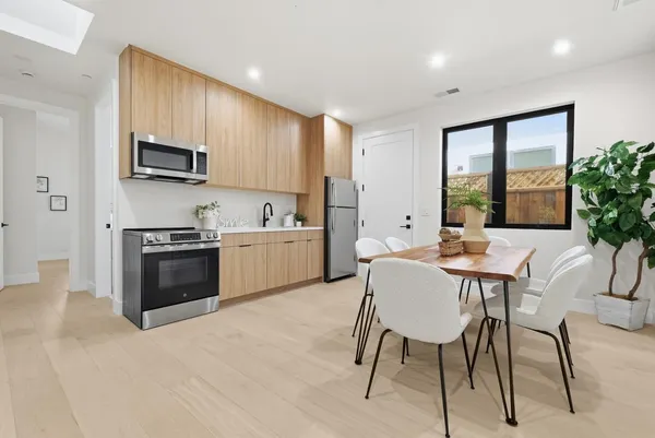 $3,688,950 | 488 Oak Court, Menlo Park, CA 94025