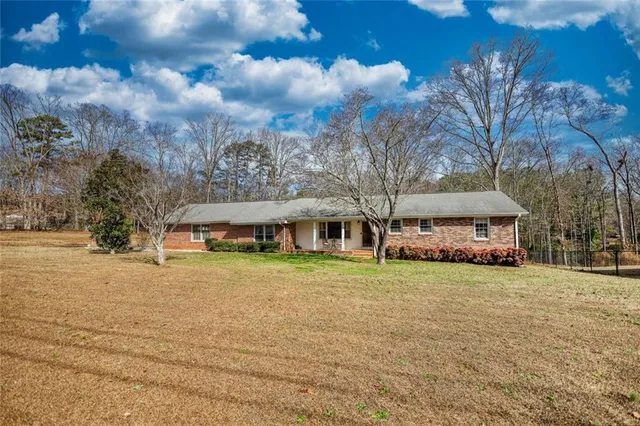 $300,000 | 1812 Oak Spring Street, Statham, GA 30666