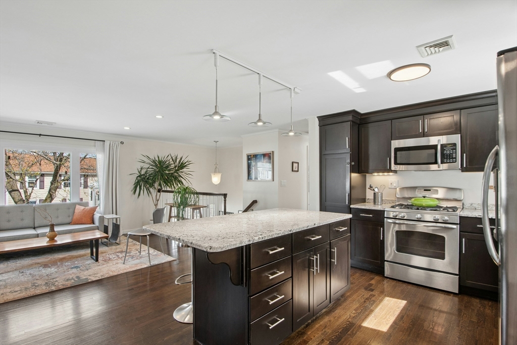10 Cedarcrest Circle Boston, MA 02132 - Photo 5 of 42