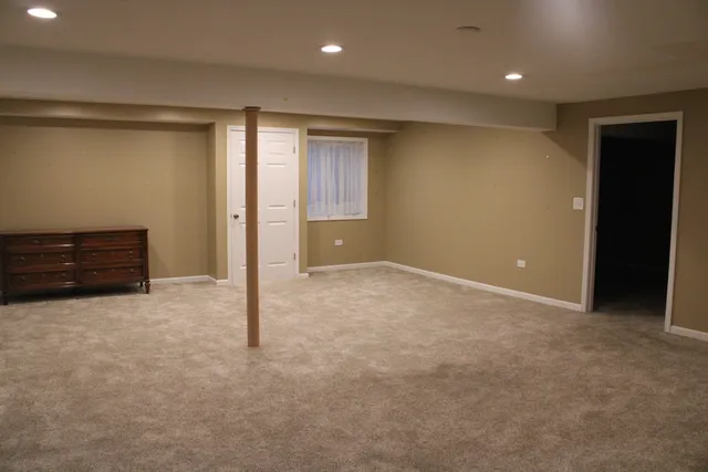 $325,000 | 1622 Captiva Drive, Aurora, IL 60504