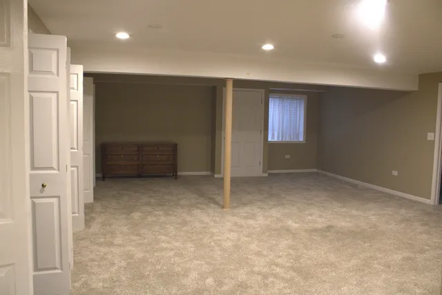 $325,000 | 1622 Captiva Drive, Aurora, IL 60504