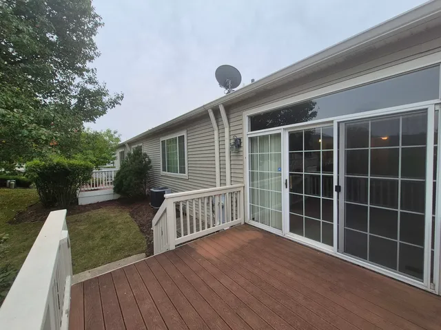 $325,000 | 1622 Captiva Drive, Aurora, IL 60504