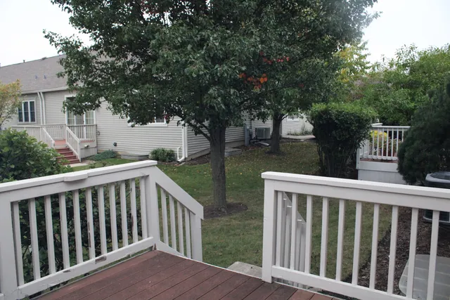 $325,000 | 1622 Captiva Drive, Aurora, IL 60504