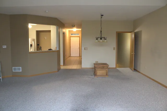 $325,000 | 1622 Captiva Drive, Aurora, IL 60504