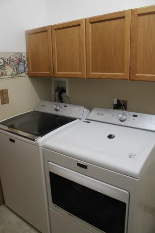 $325,000 | 1622 Captiva Drive, Aurora, IL 60504