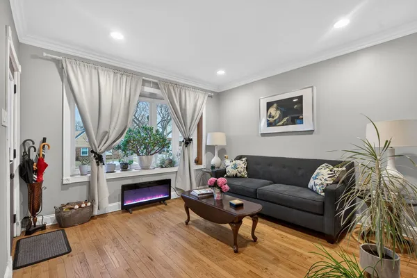 $450,000 | 4608 Hawthorne Avenue, Lyons, IL 60534