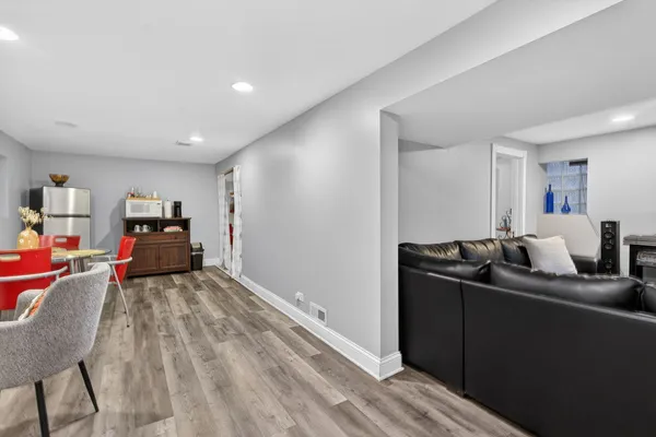 $450,000 | 4608 Hawthorne Avenue, Lyons, IL 60534