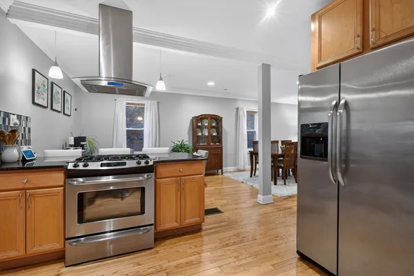 $450,000 | 4608 Hawthorne Avenue, Lyons, IL 60534