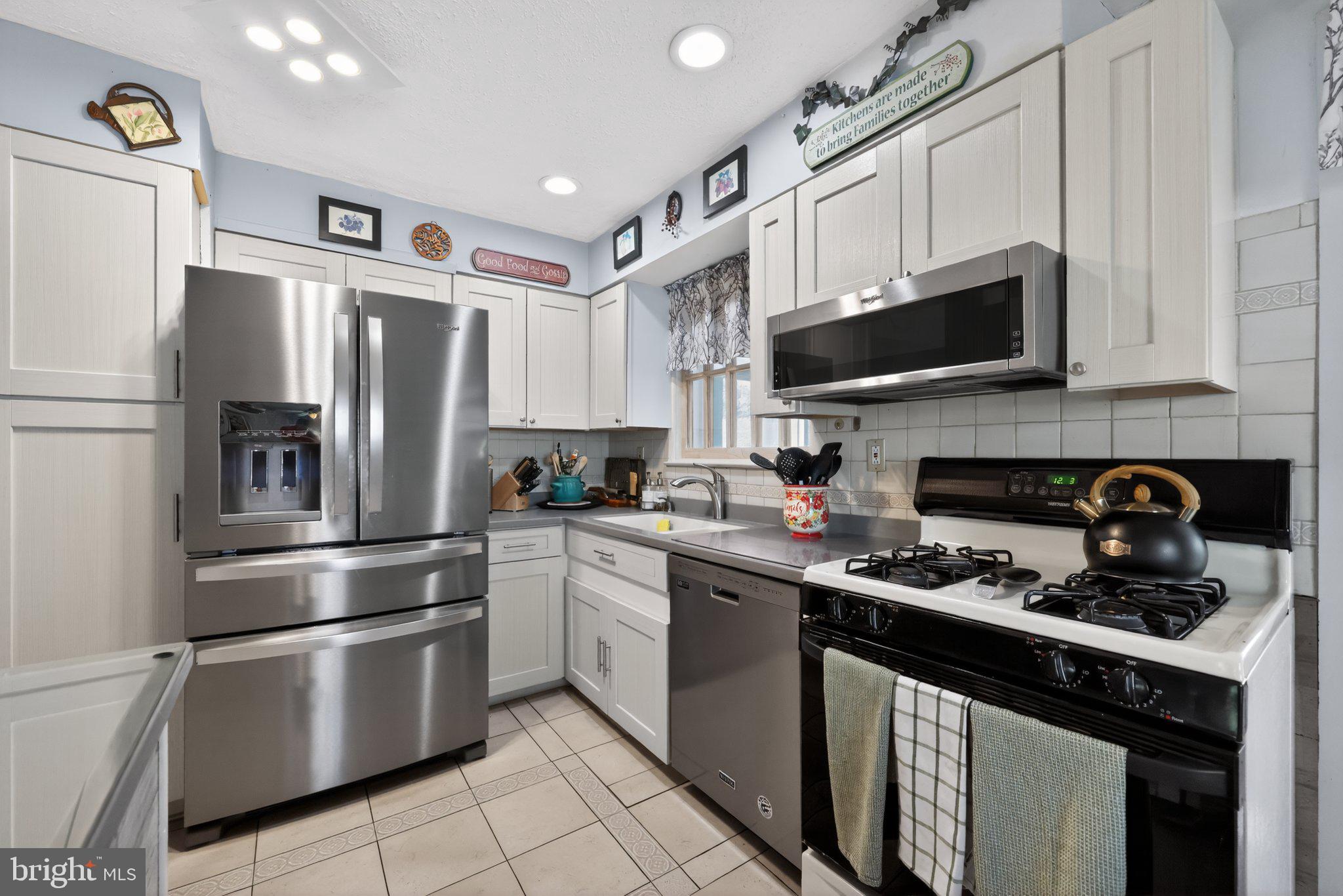 1121 Wynnbrook Road Secane, PA 19018 - Photo 19 of 36 Modern kitchen with sleek appliances.