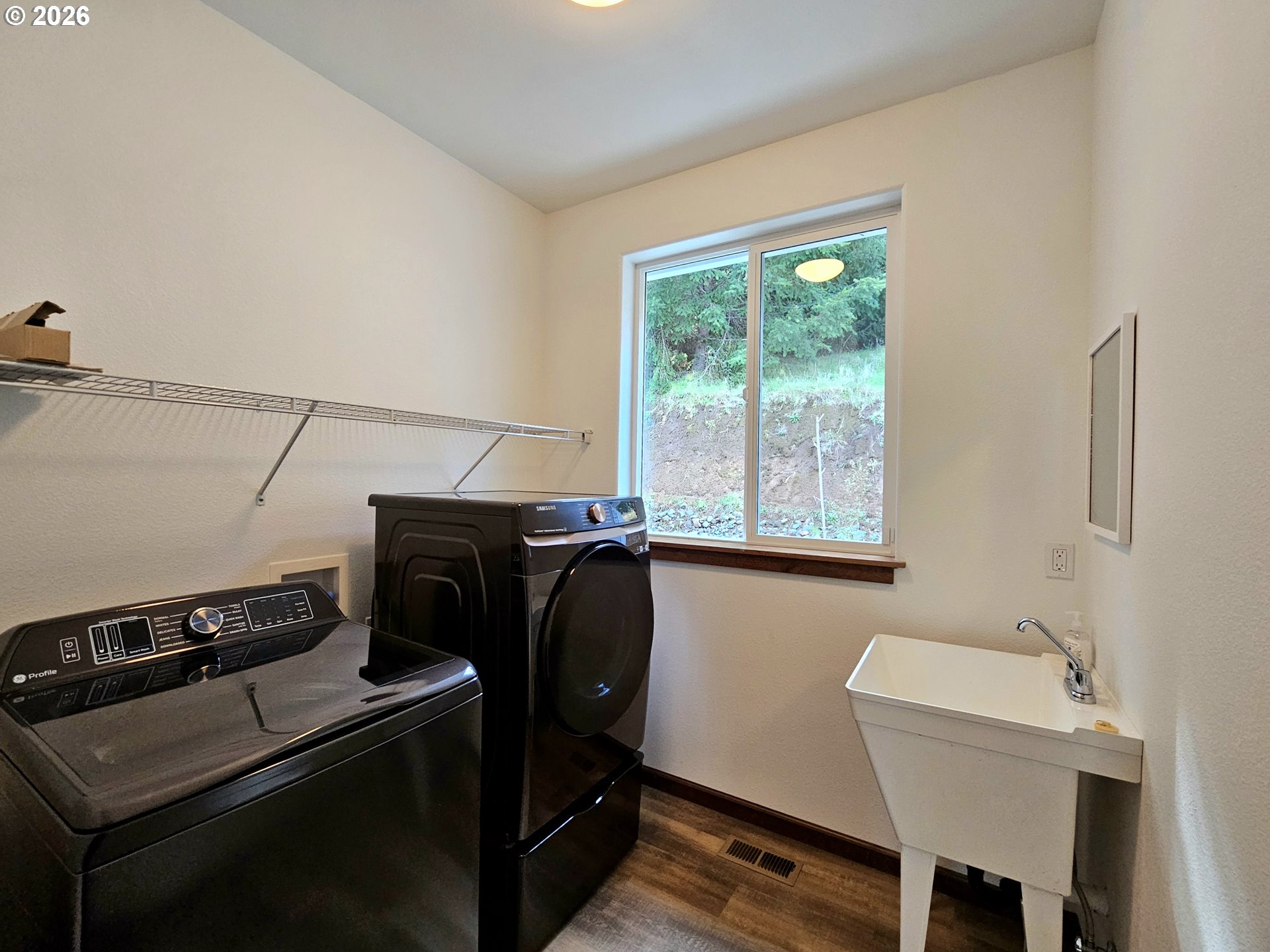 98205 Sunforest Court Brookings, OR 97415 - Photo 32 of 45 a view of workspace with washer and dryer