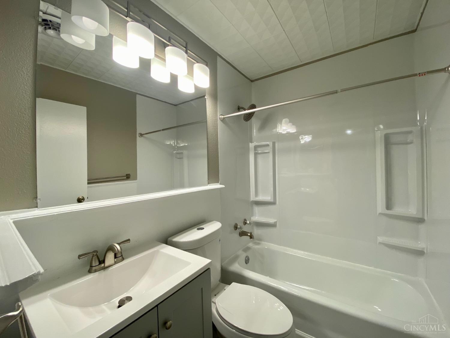 2497 Wenning Road Cincinnati, OH 45231 - Photo 24 of 41 Gallery Image 24
