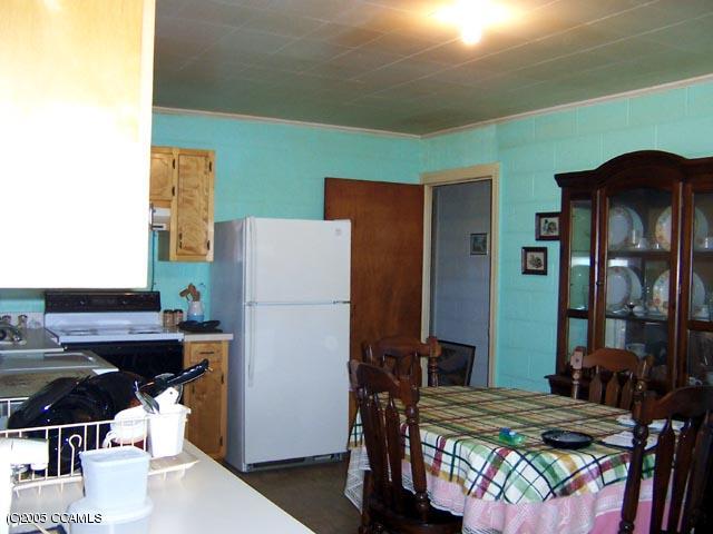 243 Gillikin Road Beaufort, NC 28516 - Photo 3 of 6 kitchen