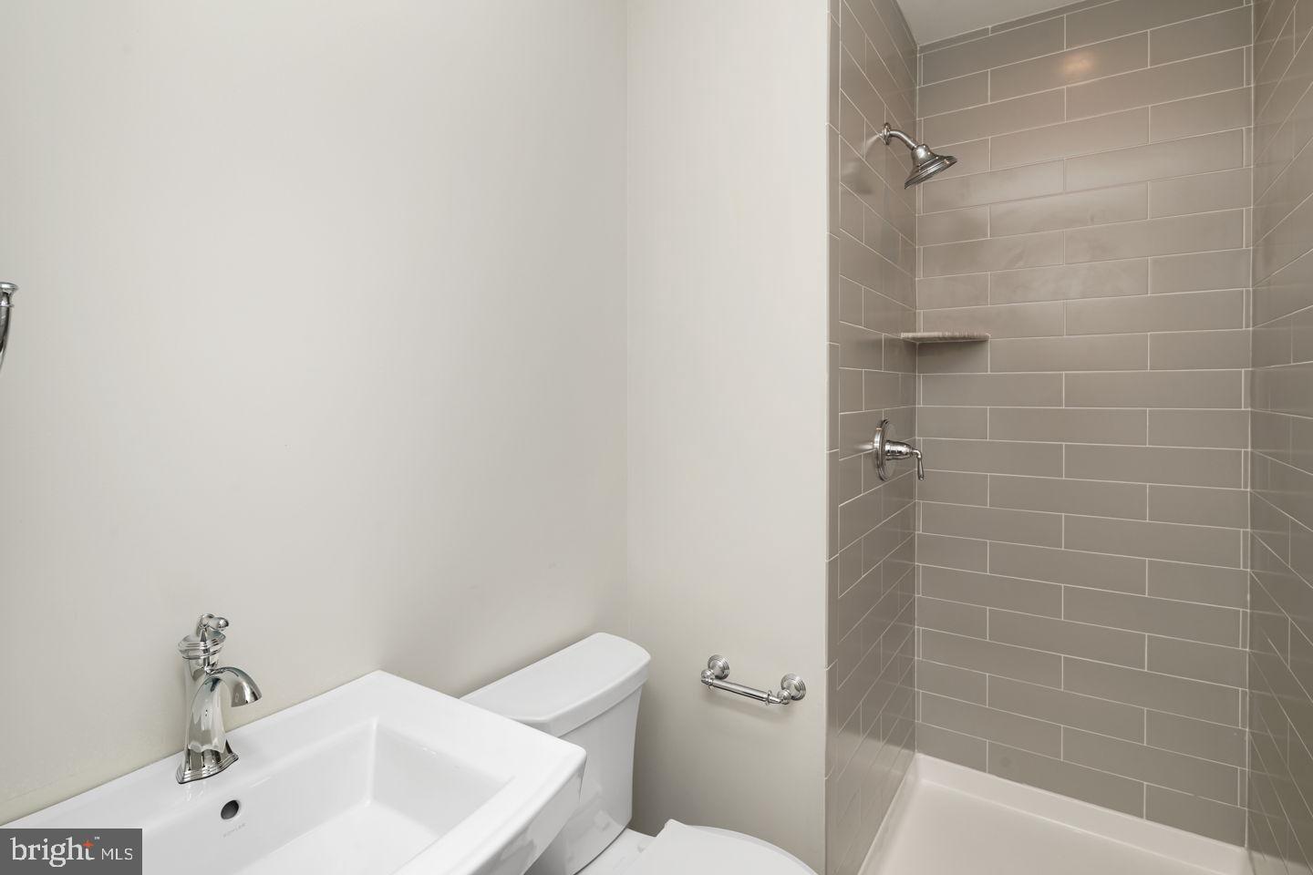35 Princeton Road Havertown, PA 19083 - Photo 17 of 34 FIRST FLOOR FULL BATHROOM