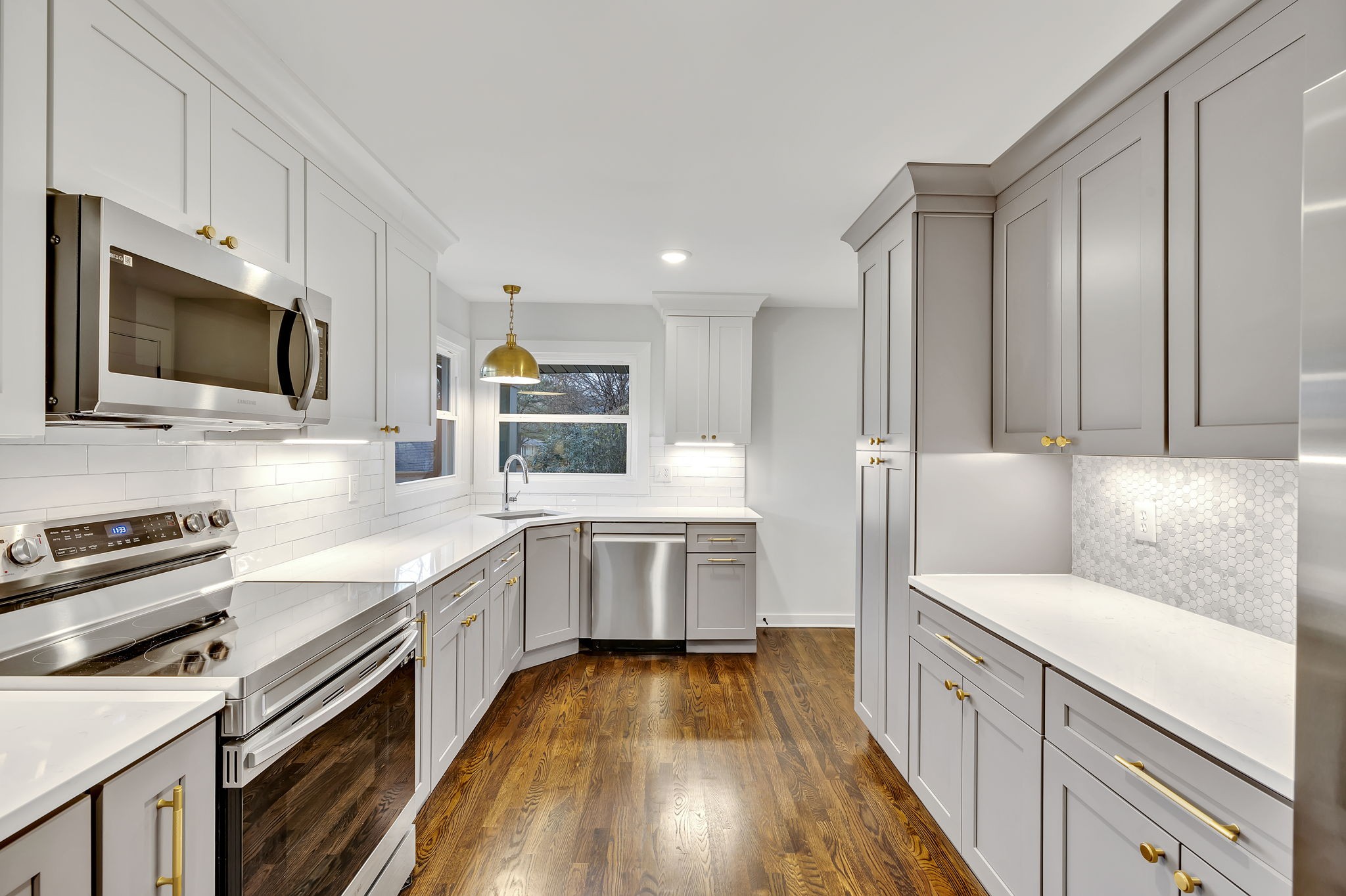 5315 Anchorage Drive Nashville, TN 37220 - Photo 10 of 38 a kitchen with a sink stove and refrigerator