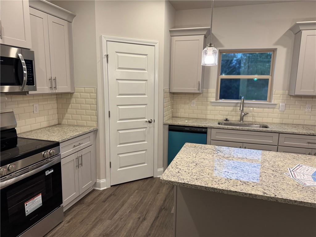 478 Magnolia Grove Place Cornelia, GA 30531 - Photo 4 of 38 a kitchen with granite countertop a sink cabinets and stainless steel appliances