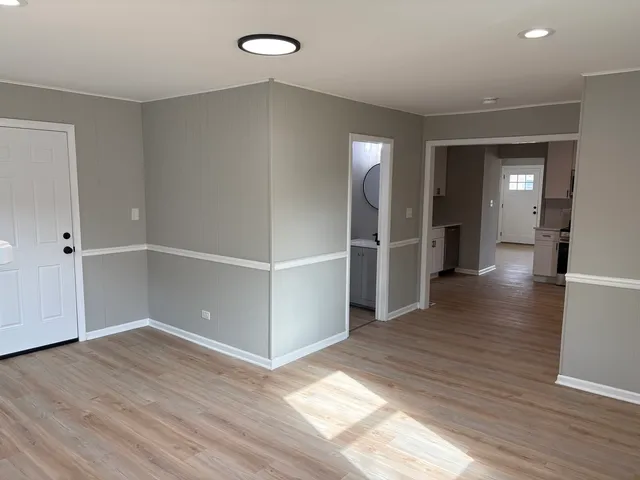 $384,900 | 8124 Kensington Lane, Hanover Park, IL 60133