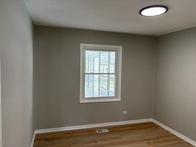 $384,900 | 8124 Kensington Lane, Hanover Park, IL 60133