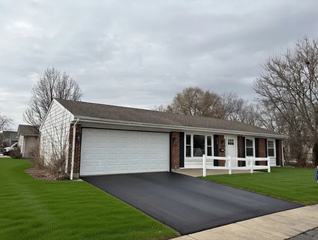 $384,900 | 8124 Kensington Lane, Hanover Park, IL 60133