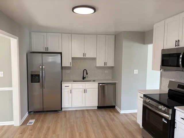 $384,900 | 8124 Kensington Lane, Hanover Park, IL 60133