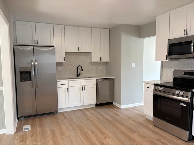 $384,900 | 8124 Kensington Lane, Hanover Park, IL 60133