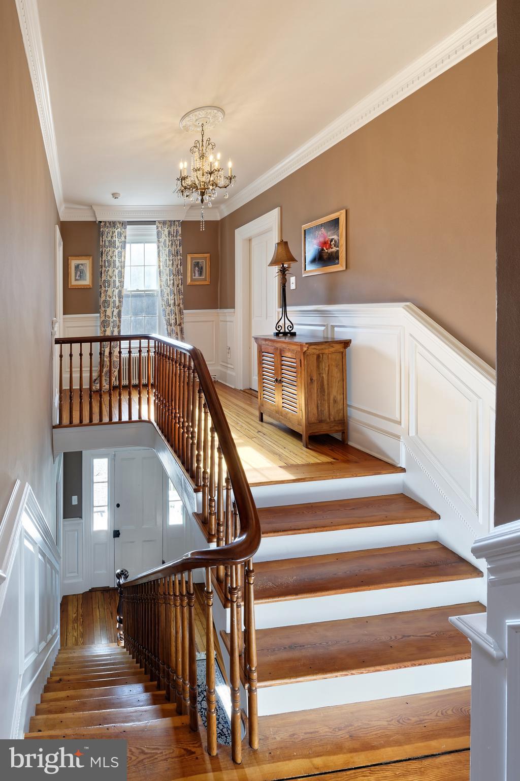 5299 Keyser Road Hume, VA 22639 - Photo 25 of 64 View of upper level landing between bedrooms