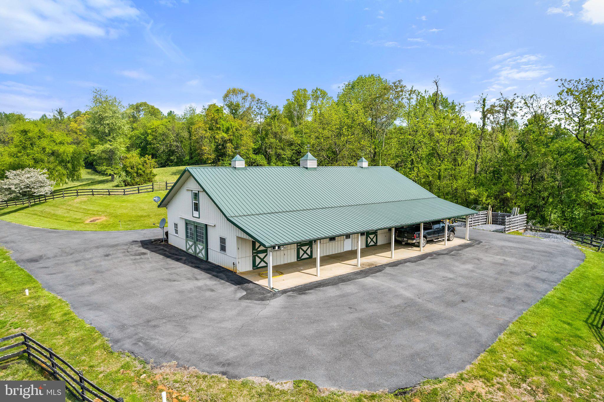 5299 Keyser Road Hume, VA 22639 - Photo 43 of 64 4-stall Morton horse barn w/wash stall & tack rm
