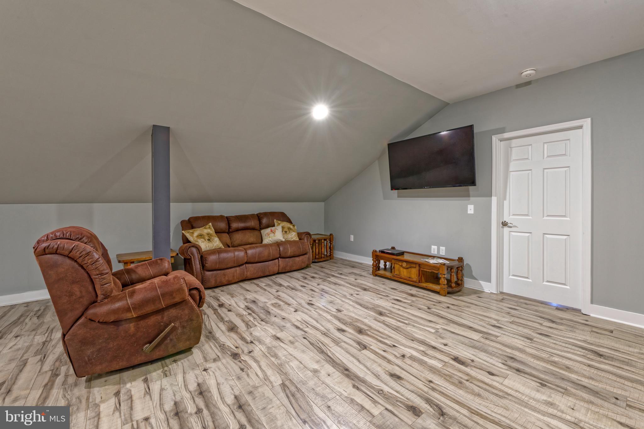 5299 Keyser Road Hume, VA 22639 - Photo 49 of 64 Large open sitting area