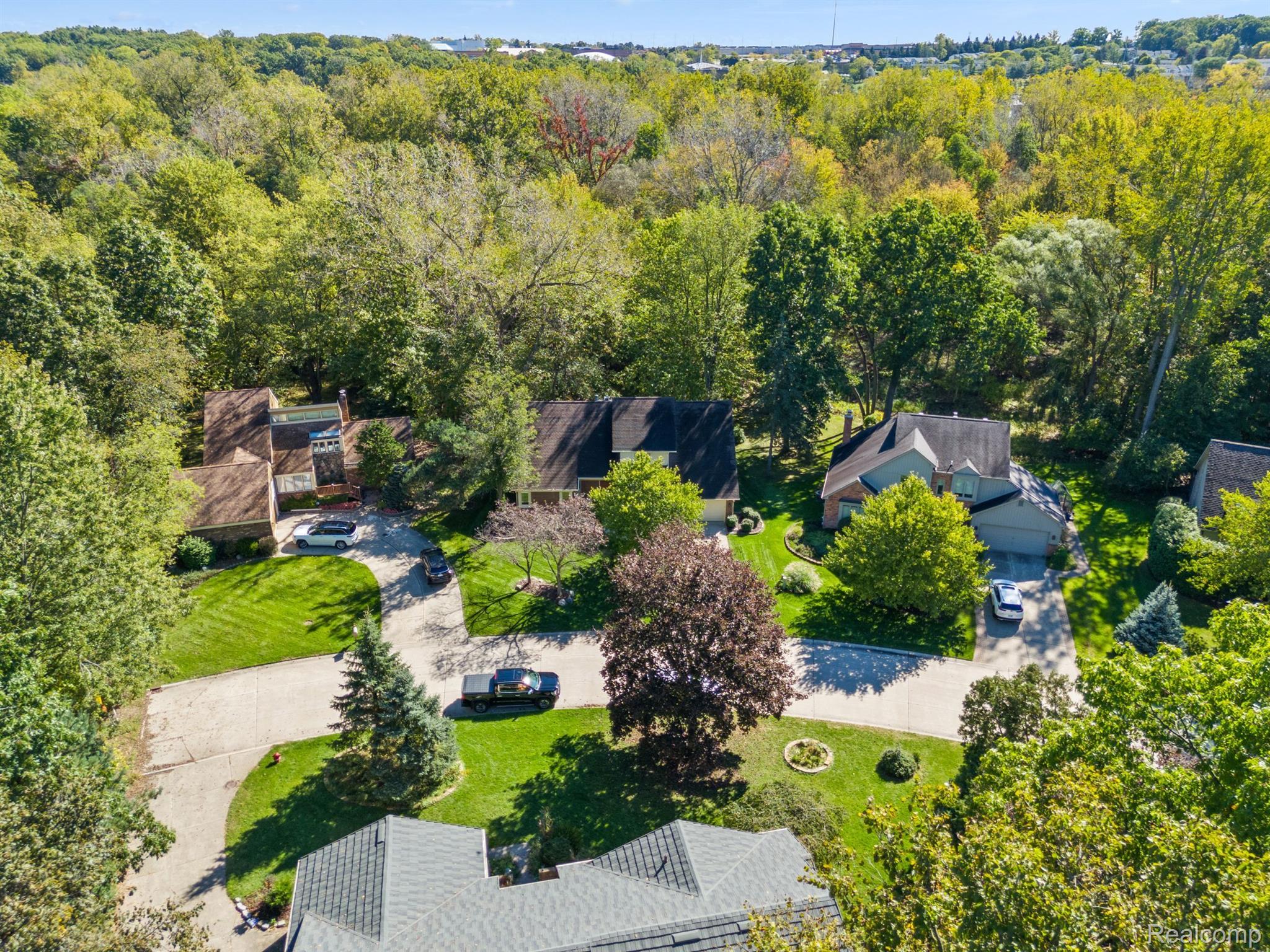 713 River Bend Drive Rochester, MI 48307 - Photo 4 of 68 Situated in a cul-de-sac, direct access to a creek