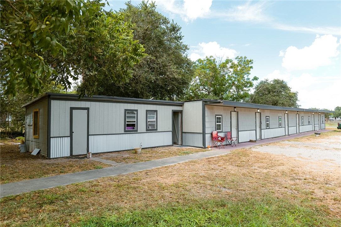 106 West Fulton Street Mathis, TX 78368 - Photo 4 of 16 Gallery Image 4