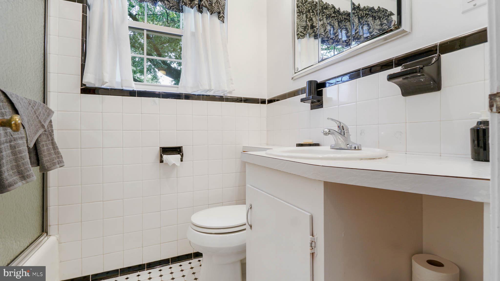 9621 Dilston Road Silver Spring, MD 20903 - Photo 18 of 26 Gallery Image 18