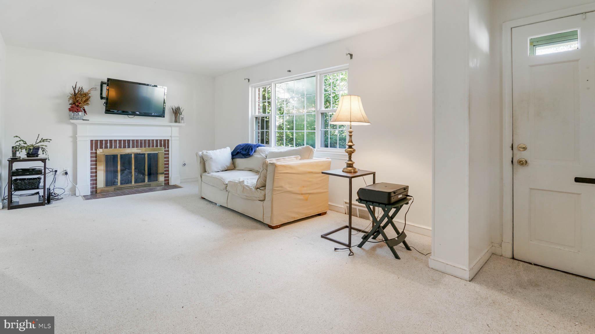 9621 Dilston Road Silver Spring, MD 20903 - Photo 3 of 26 Gallery Image 3