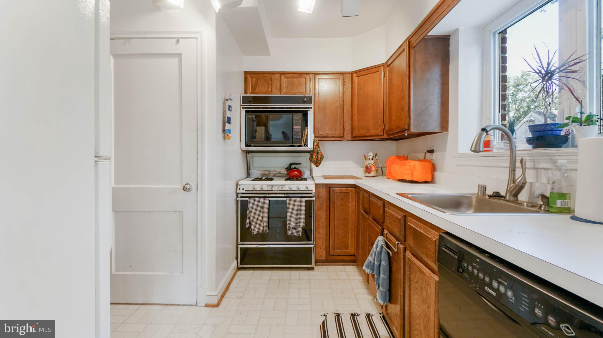 9621 Dilston Road Silver Spring, MD 20903 - Photo 8 of 26 Gallery Image 8