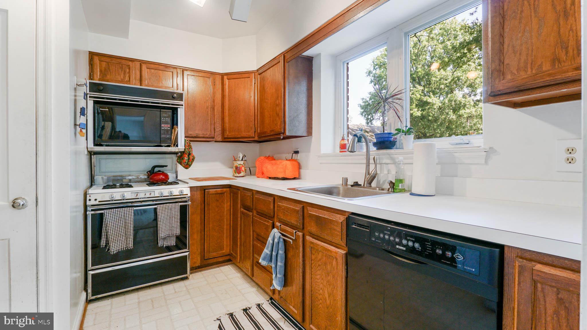 9621 Dilston Road Silver Spring, MD 20903 - Photo 9 of 26 Gallery Image 9