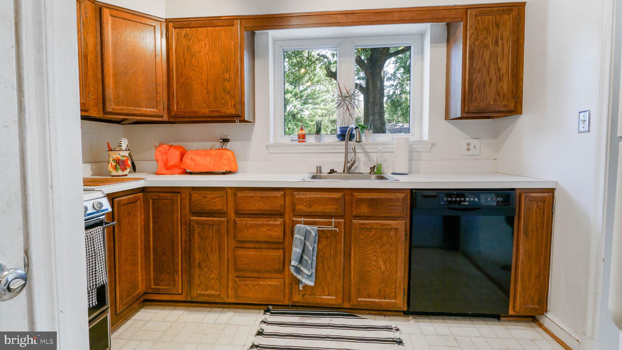 9621 Dilston Road Silver Spring, MD 20903 - Photo 10 of 26 Gallery Image 10