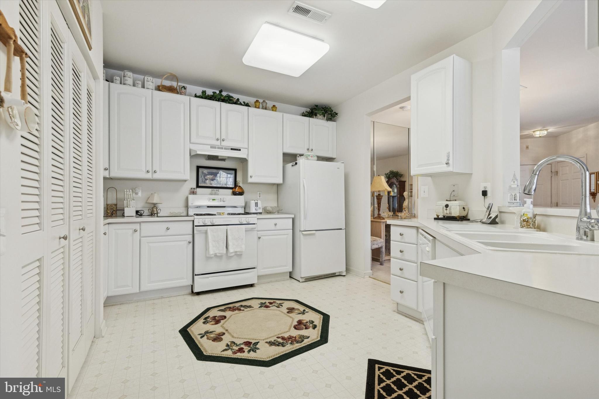 100 Claret Court, Unit 201 Warrington, PA 18976 - Photo 6 of 15 Kitchen