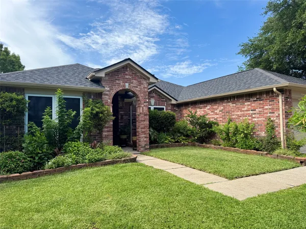 $290,000 | 403 Stockbridge Lane, League City, TX 77539