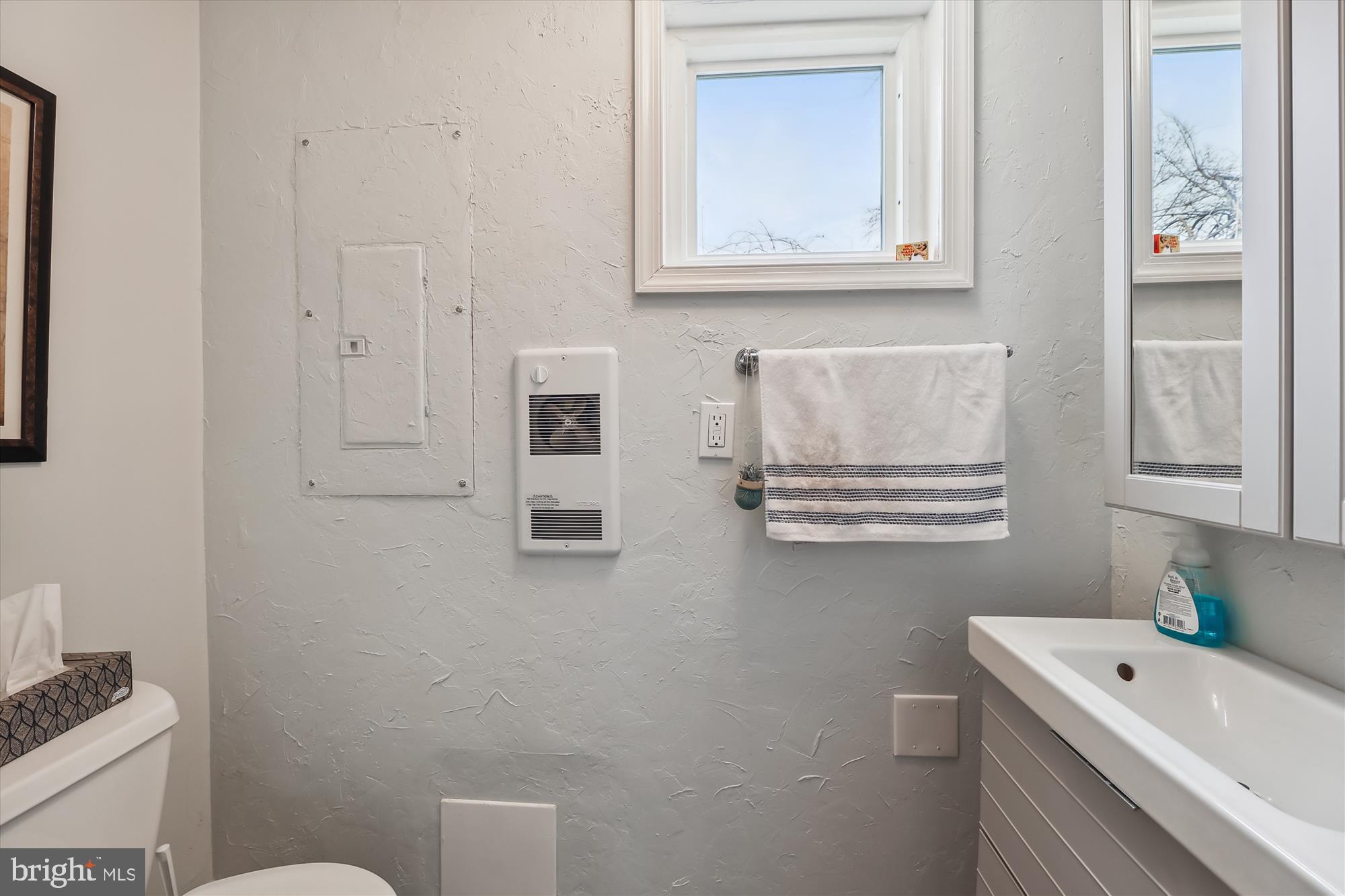 1611 Baltimore Road Alexandria, VA 22308 - Photo 18 of 49 Convenient and Updated Half-Bath off Bonus Room