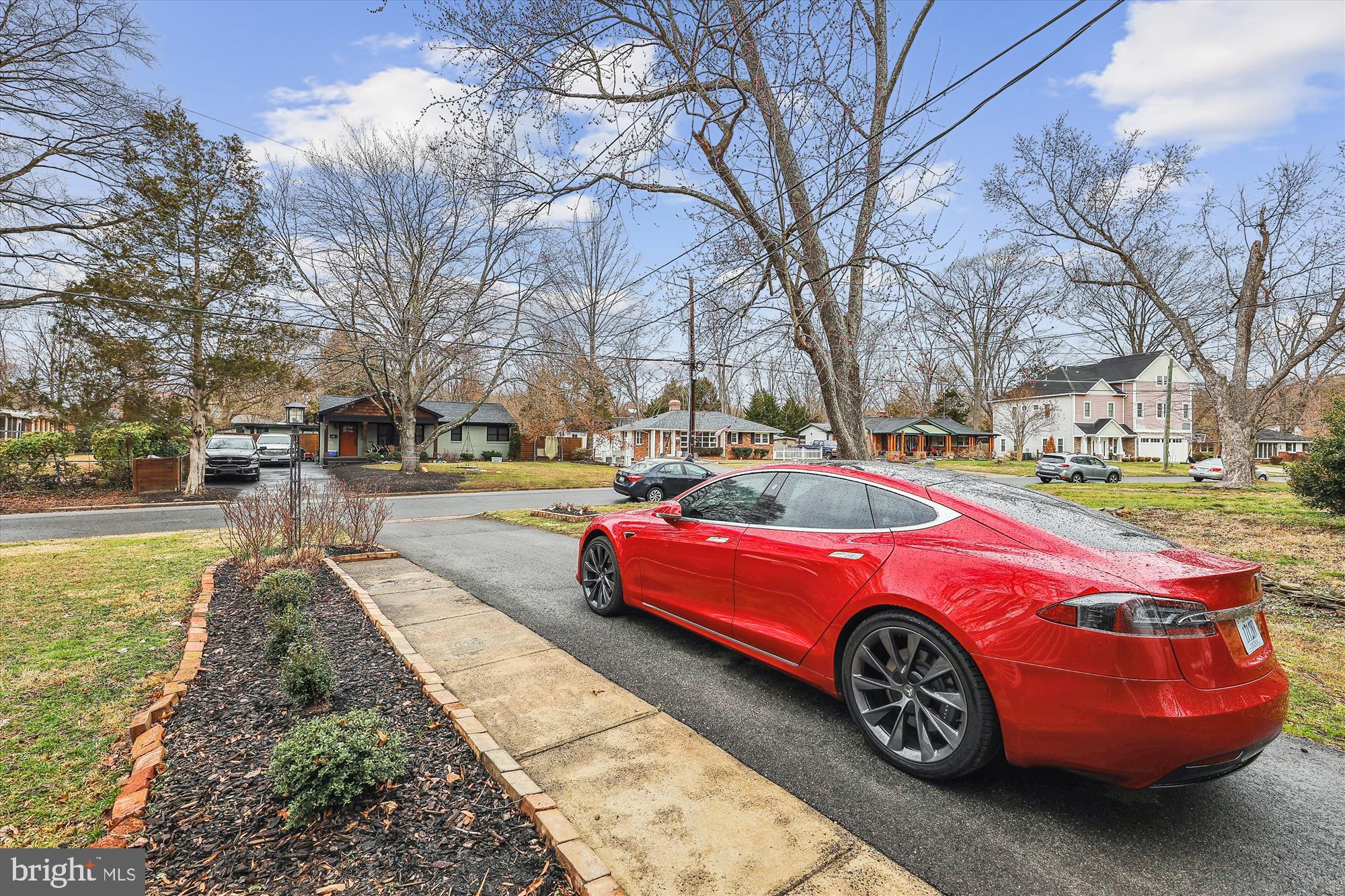 1611 Baltimore Road Alexandria, VA 22308 - Photo 21 of 49 Deep Front Yard has Long Driveway - Parking