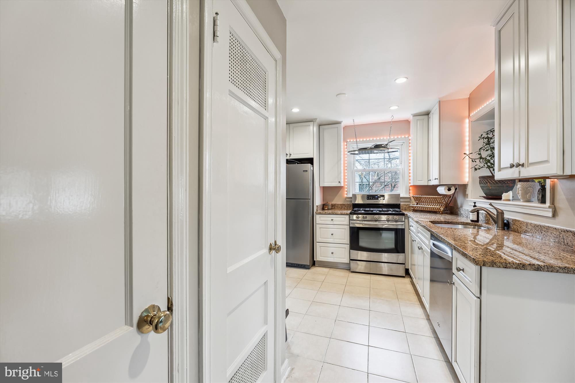 1611 Baltimore Road Alexandria, VA 22308 - Photo 6 of 49 View to Kitchen from DR - Storage on the left