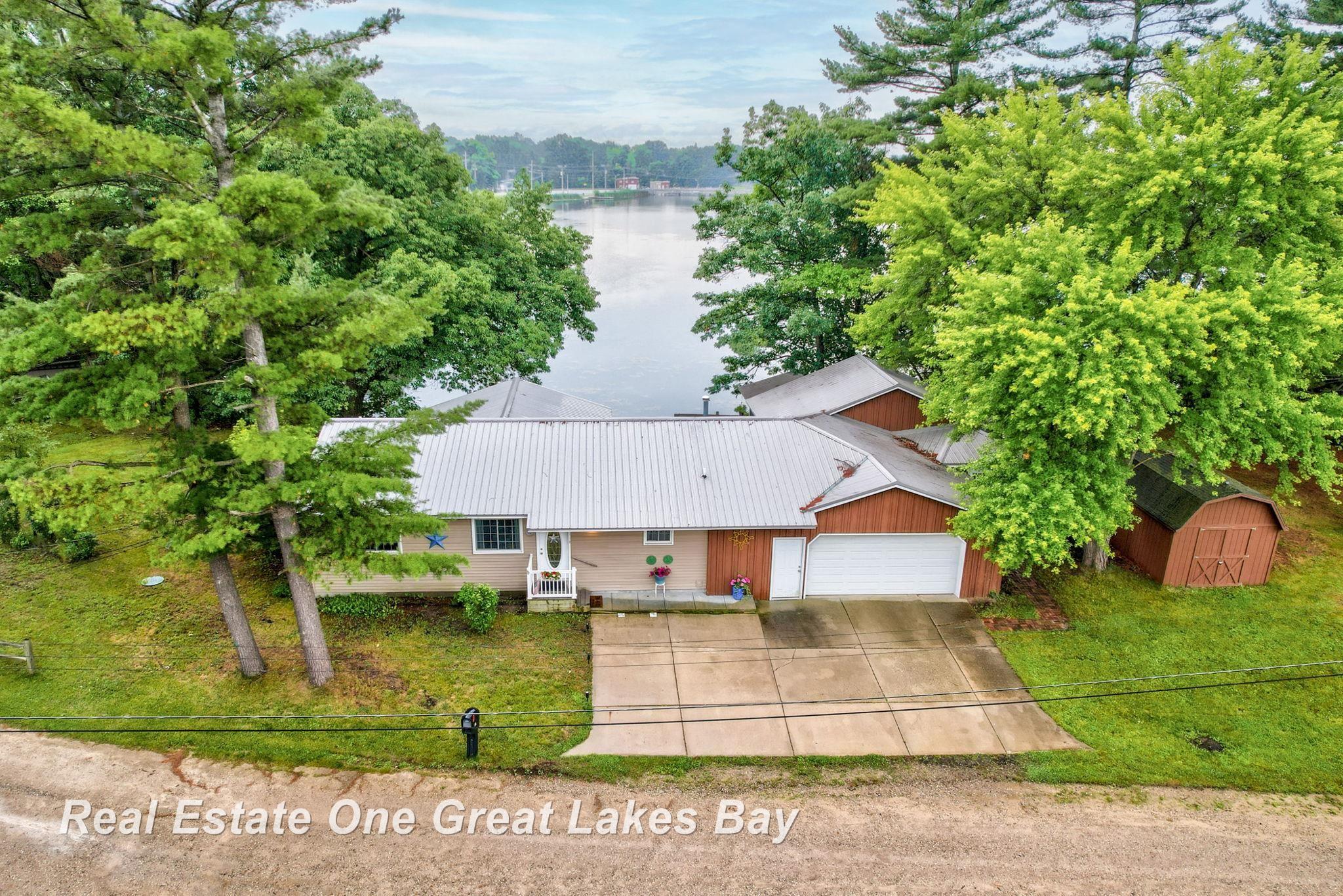 114 Riverside Drive Beaverton, MI 48612 - Photo 3 of 57 Gallery Image 3