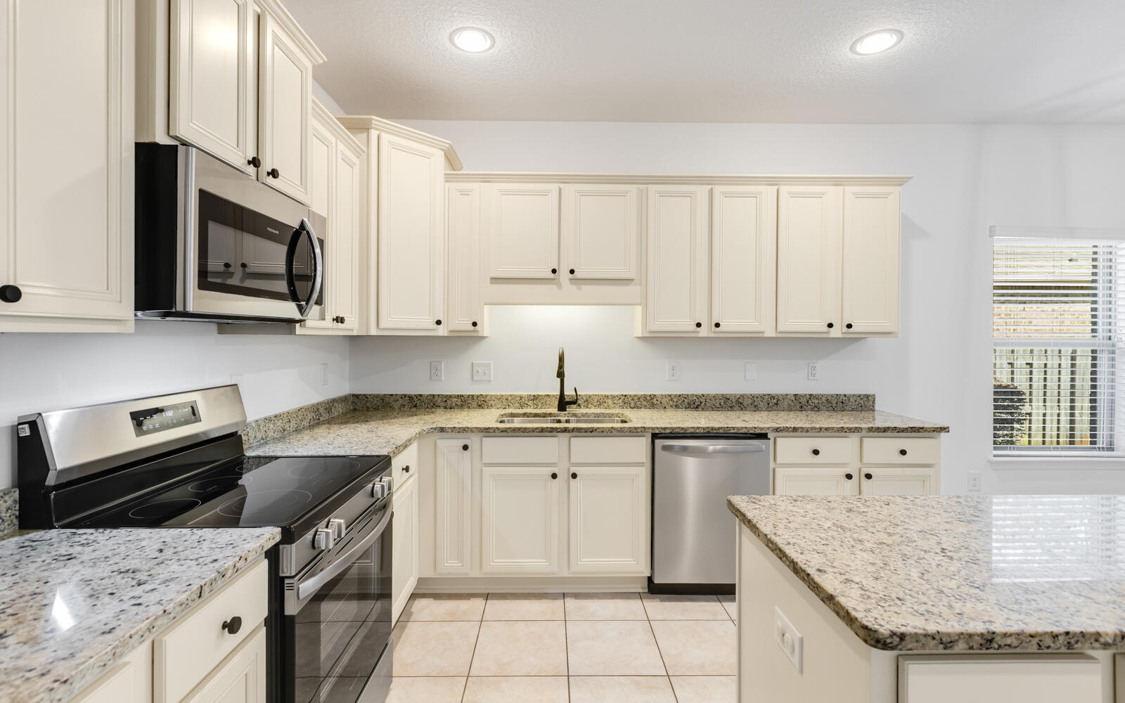 379 Whitman Way Freeport, FL 32439 - Photo 2 of 82 379WhitmanWay-10