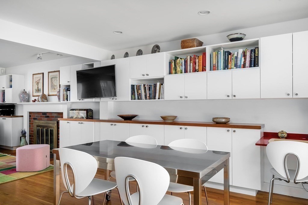 17 Kent Square Brookline, MA 02446 - Photo 4 of 17 Gallery Image 4