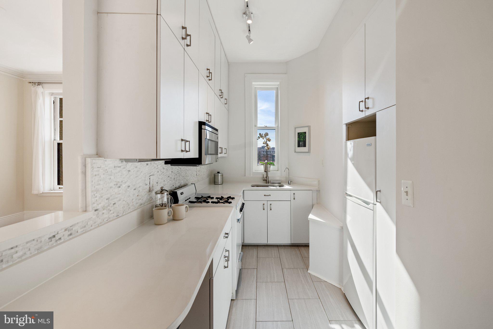 2853 Ontario Road Northwest, Unit 518 Washington, DC 20009 - Photo 12 of 23 Kitchen