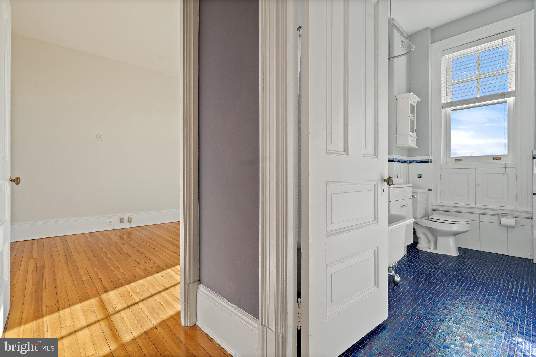 2853 Ontario Road Northwest, Unit 518 Washington, DC 20009 - Photo 15 of 23 Spacious Bath