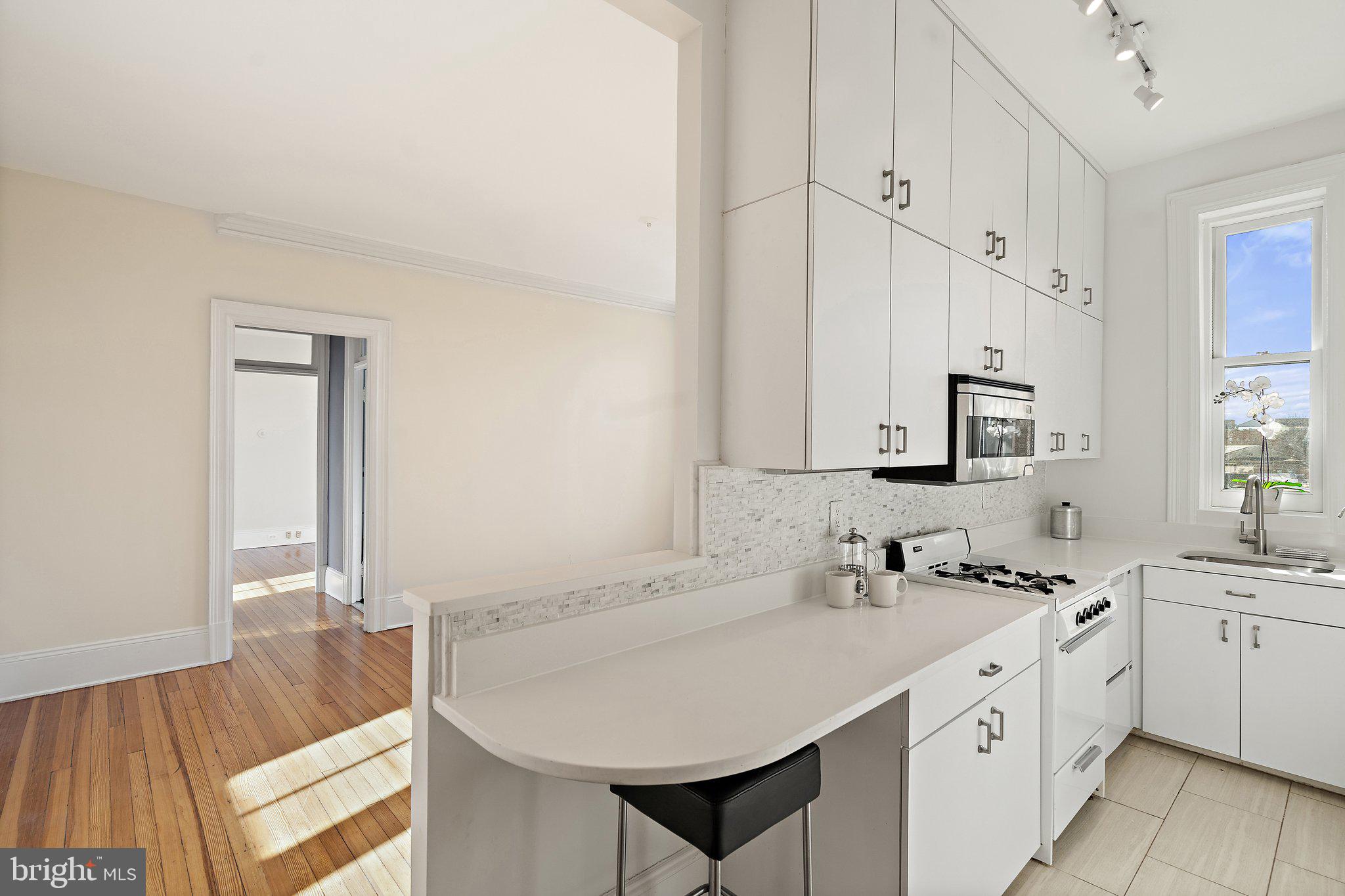 2853 Ontario Road Northwest, Unit 518 Washington, DC 20009 - Photo 7 of 23 Kitchen