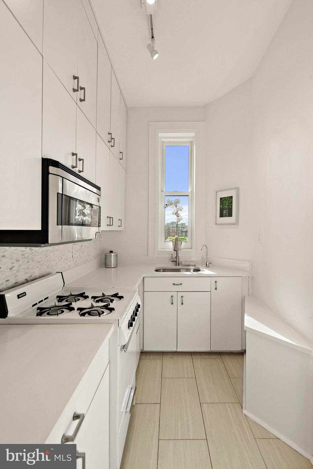 2853 Ontario Road Northwest, Unit 518 Washington, DC 20009 - Photo 9 of 23 Kitchen